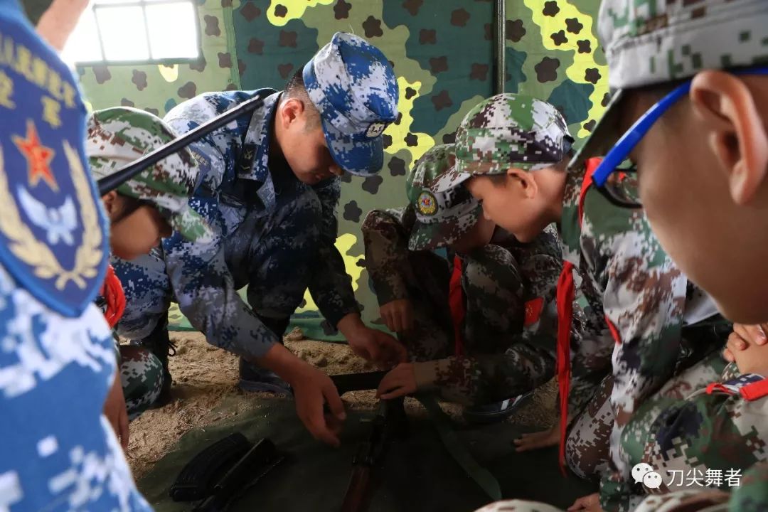 做薪火相传举旗人：北部战区空军部队庆祝空军成立69周年