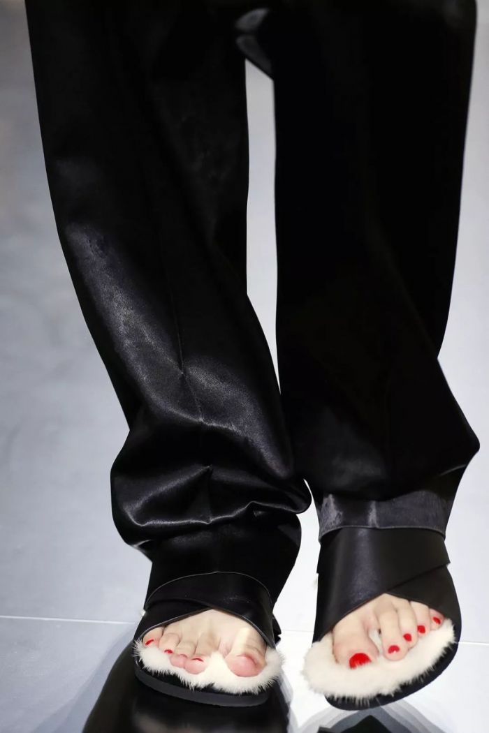 墨丘利送给女士们的鞋