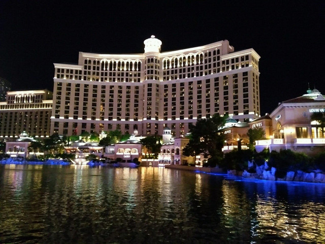 从美国飞往拉斯维加斯,从东到西穿越美国要多久