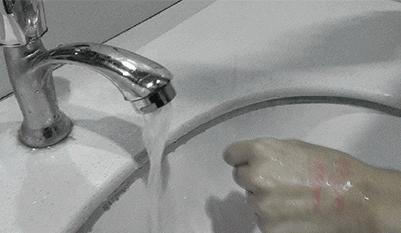 风靡泰国，男女必备的打啵神器，这支润唇膏涂一次等于敷10次唇膜