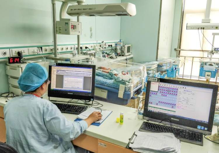 世界早产儿图片,世界早产儿健康成长