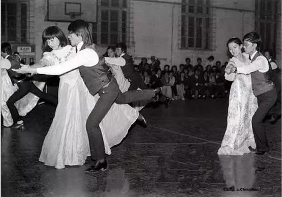 交际舞为什么会被大多数人批评,交际舞的危害