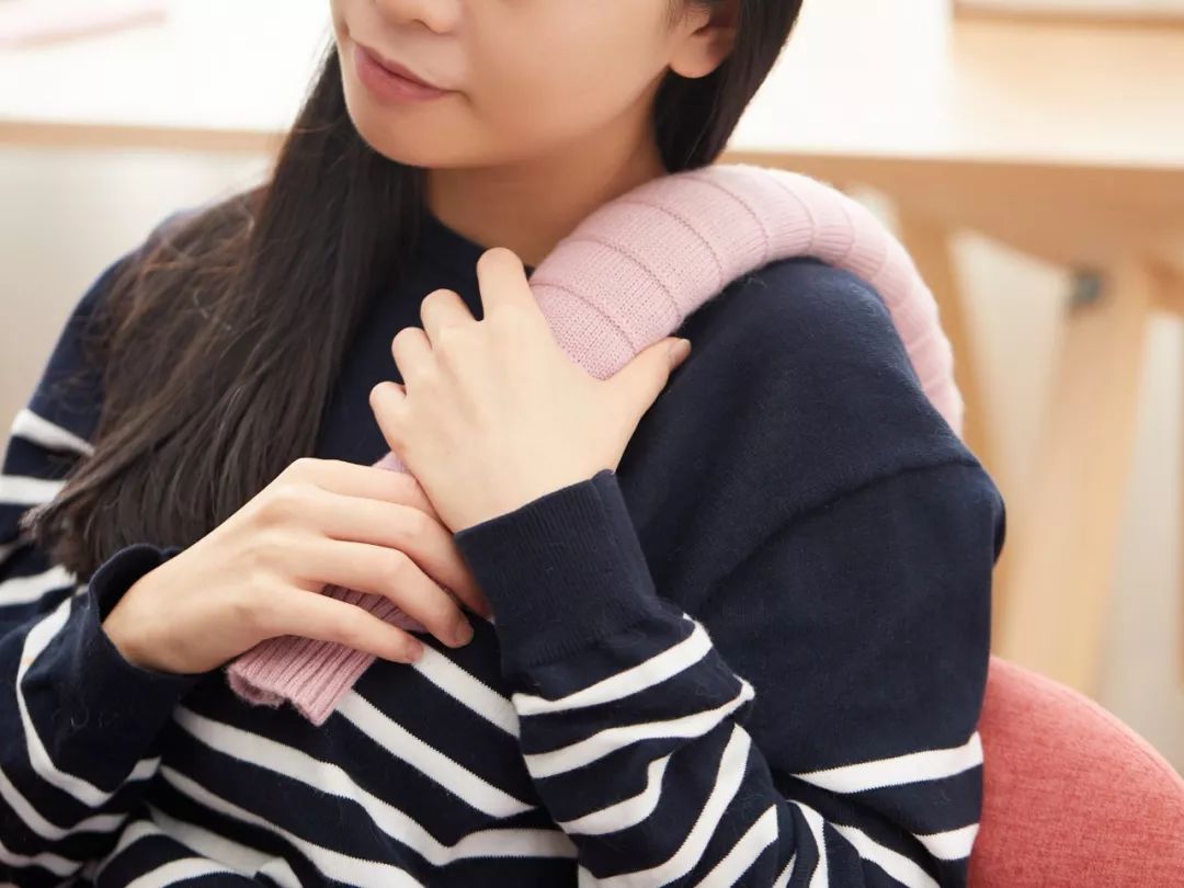 热水袋放微波炉加热膨胀了,热水袋能放在微波炉里加热吗