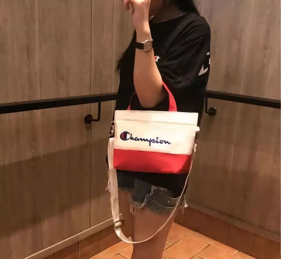 秋冬单肩包大衣搭配推荐,适合配大衣的单肩包设计感