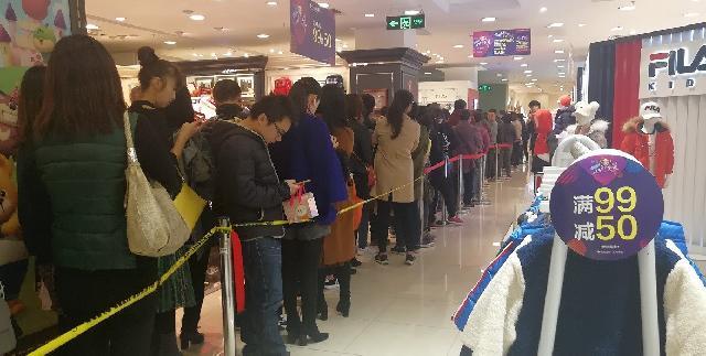 11.23｜周到晨报：巴黎春天不打烊启动！VIP专场十倍积分，换券队伍排出超百米