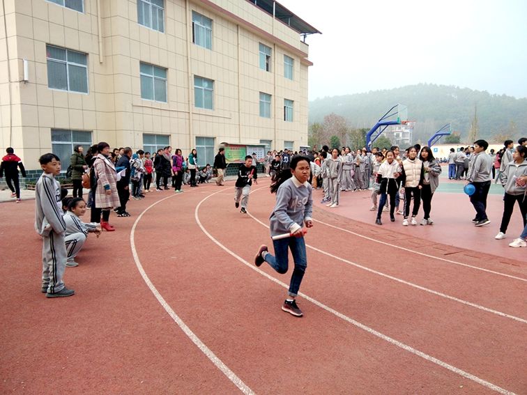 十六中第51届校运会,永和中学校运会第六届1500米