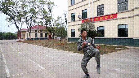 实用兵哥示范格斗术快来学两招,实用兵哥动图示范简单格斗术