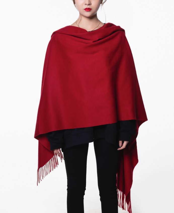 来自海拔1500米的阿尔巴斯白山羊绒围巾—羊绒界的“爱马仕”