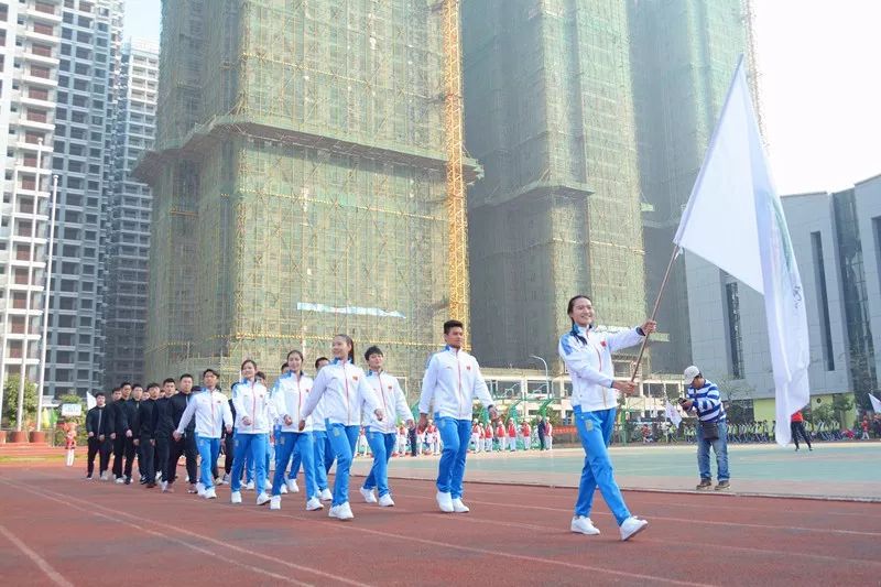 鍋ュ悍鍚戜笂浣撶幇褰撲唬瀛︾敓绮剧椋庤矊,鍋ュ悍鏍″洯娲诲姏灏戝勾