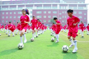 在足球中成长,足球相伴快乐成长