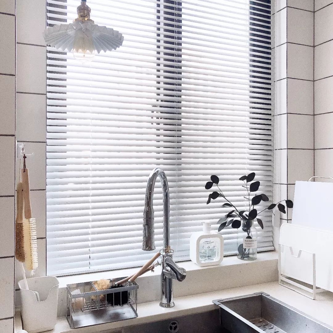 家里乱全怪娃？娃说：你看看别人家的爸妈！生10个孩子也不怕