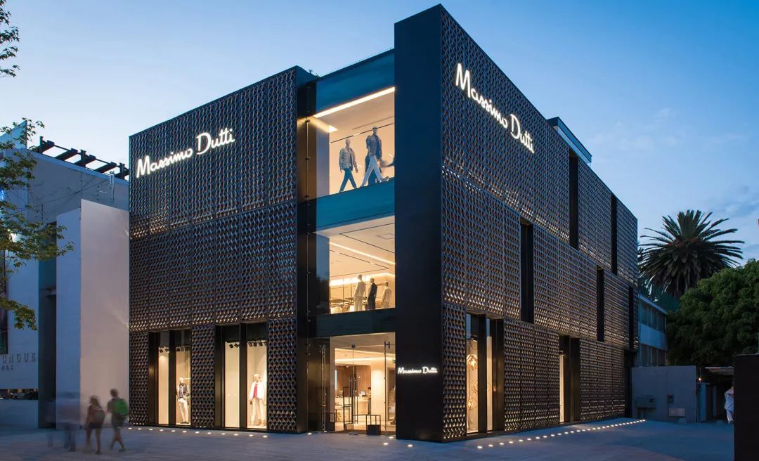 从t台到女王的时尚,从街头到t台一路追捧的潮牌