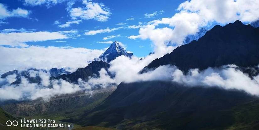 95后妹子赤脚徒步贡嘎山，惊人壮举感动所有人