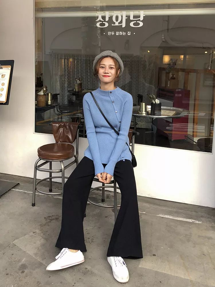 别再穿黑色了，这个颜色今年超流行，百搭时髦还显白显气质