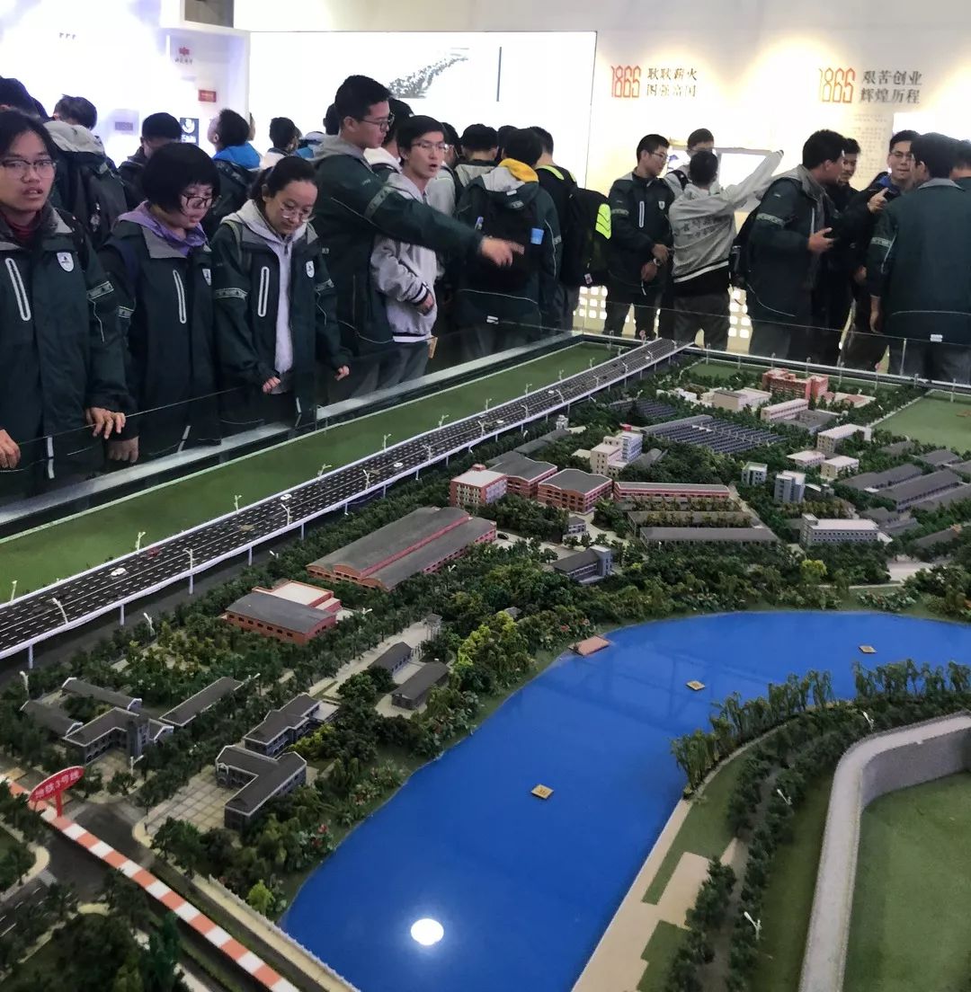 鑱屽紩鏈潵鏄嗘槑涓撳満鐩存挱甯﹀矖,鑱屽紩鏈潵绛戞ⅵ闈掓槬閭兏鐩存挱