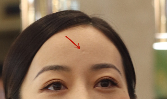 韩雪穿白衬衫配半身裙优雅又高级,韩雪穿着黑色开叉礼服唱歌