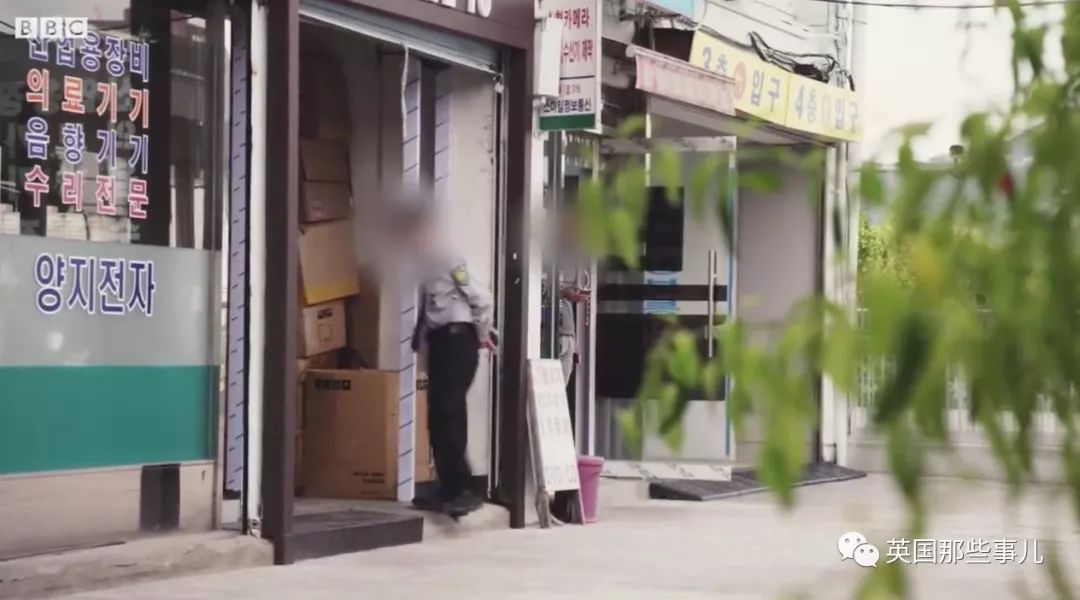 在酒店睡觉被人偷拍怎么办,在酒店被手机偷拍