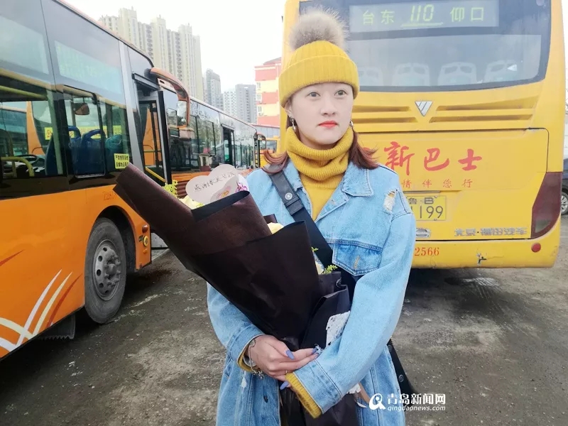 原来你是这样的“最美弯腰女孩”!1分钟系鞋带背后,竟是23年的……