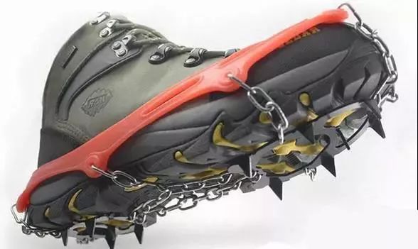 下雪天穿的防滑鞋,下雪天穿什么鞋子防滑