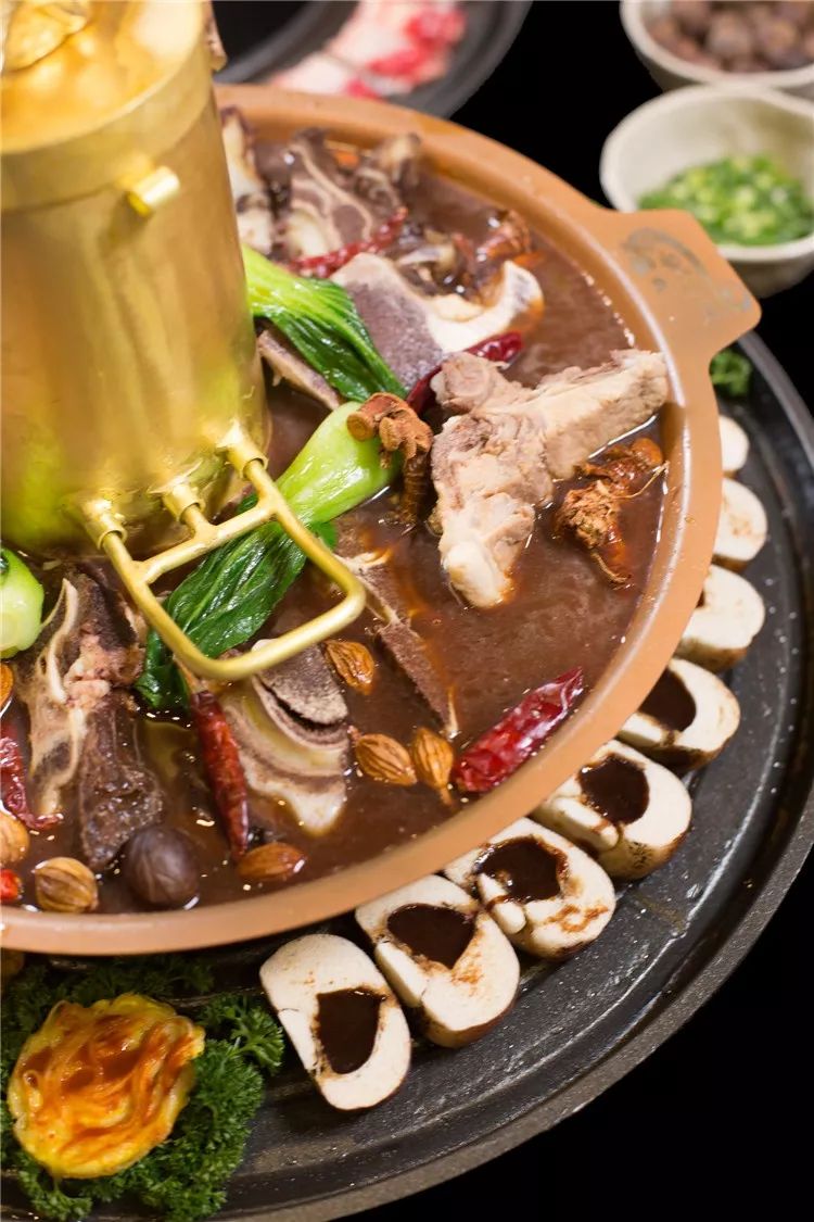 烧烤火锅一体无烟锅,烧烤火锅一体锅美食