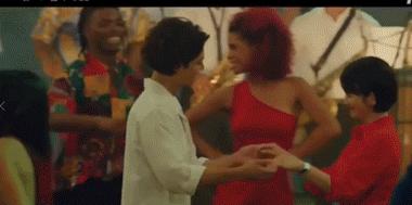 晴晴聆听别人的故事,晴晴听故事