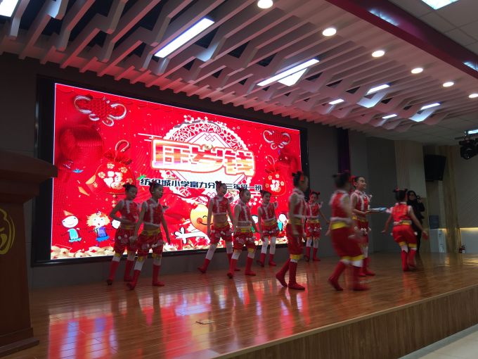 “陕西省第二届中小学生书法大赛获奖作品校园巡展”暨“陕西青年书法讲堂”进校园公益活动拉开帷幕