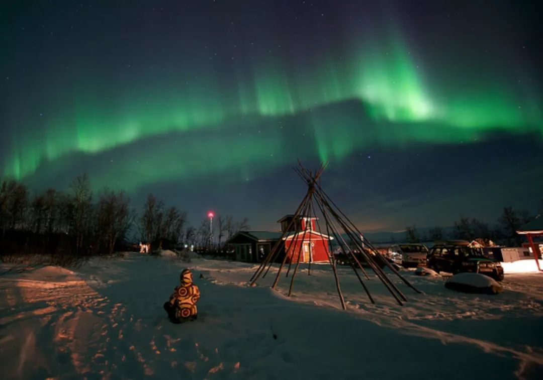 极光是上帝送给秋波吗,极光是上帝的烟火