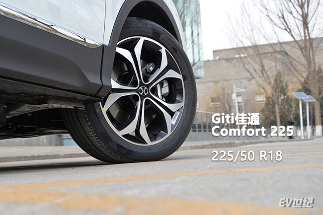 科技感满满电动汽车,满满科技感的燃油车