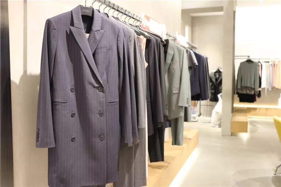 那些整天买买买的女人,平常买很多东西又不用的女生