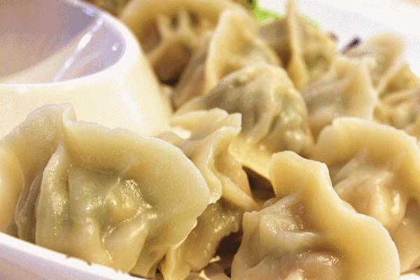 冬至好想吃一碗妈妈包的饺子,冬至到了最想念的是妈妈包的饺子