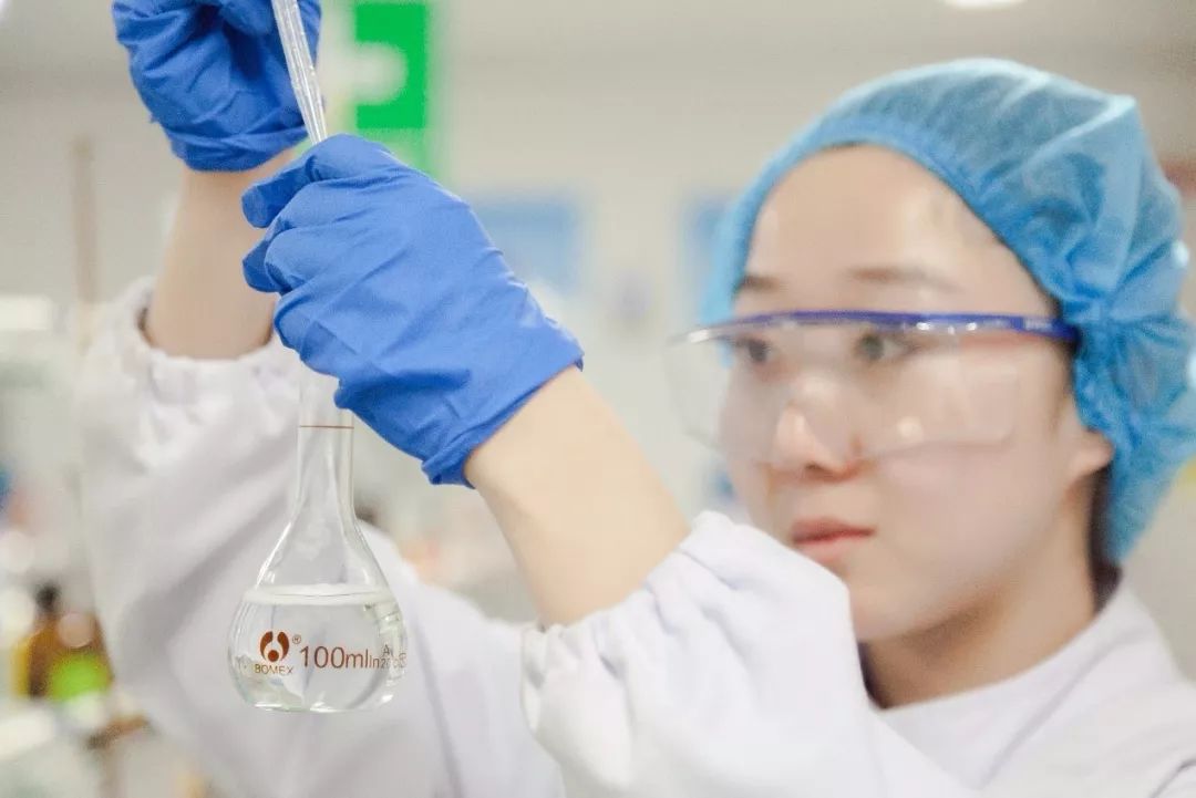 从母乳到奶粉的过渡妙招,怎样从母乳过渡到奶粉