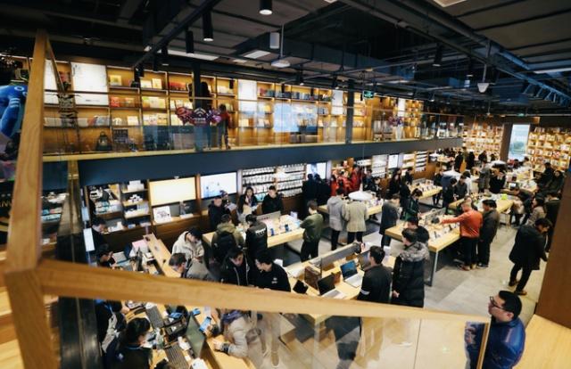 从电竞到图书，苏宁极物如何打造智慧零售的场景体验店