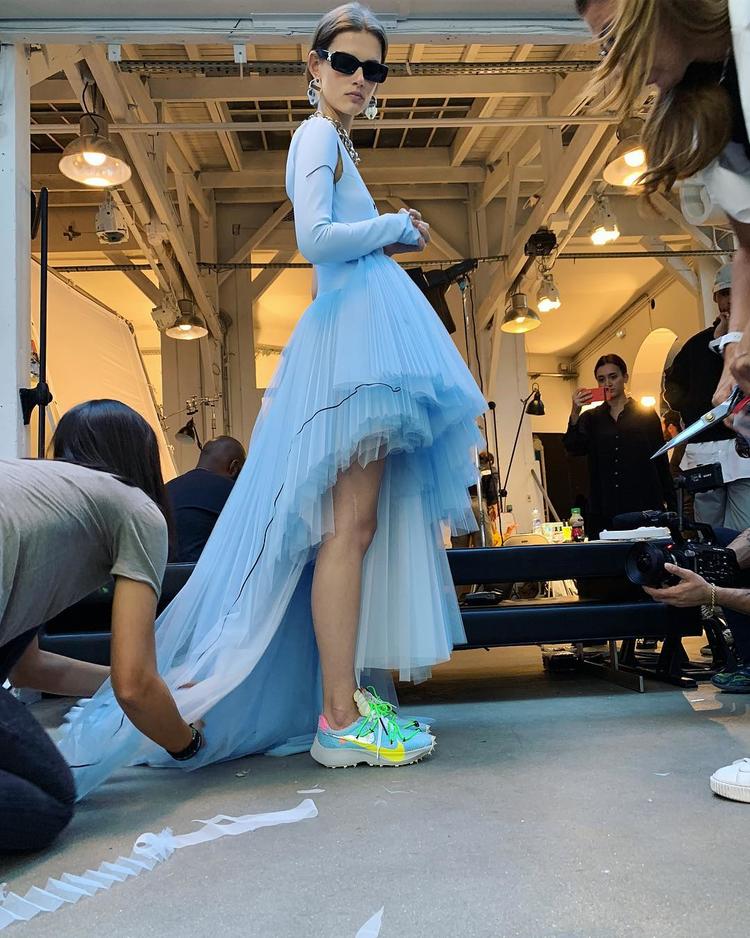 过去4年日韩美妆收并购交易额达850亿美元，以及，2018年时尚趋势关键词有哪些？｜浮华日报