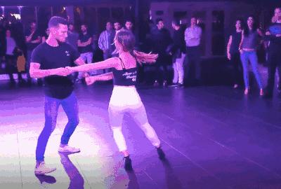 闺蜜刚回国晒朋友圈,气炸闺蜜视频