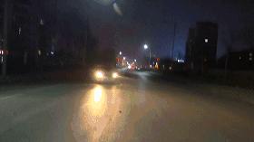 他为什么如此疯狂？“逃跑”+连撞20多米护栏！