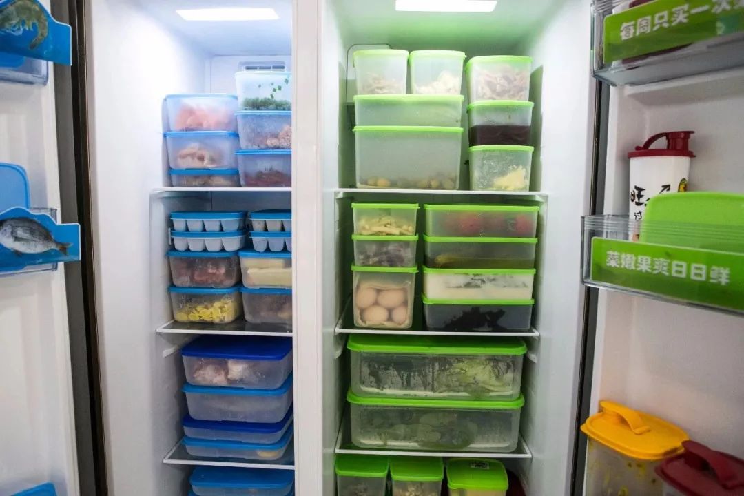 澄海老兄发现妻子没事总爱往这个小区跑，没想到是去干这个……