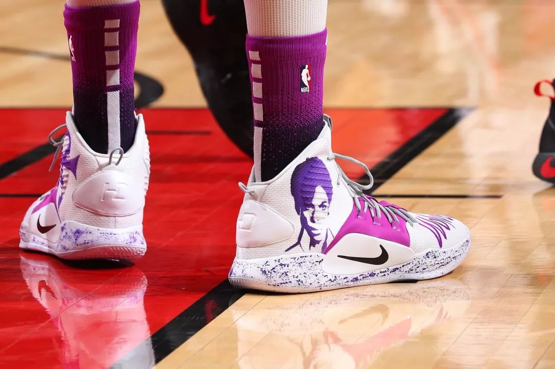 哈雷尔穿搭出场,哈雷尔穿锐步