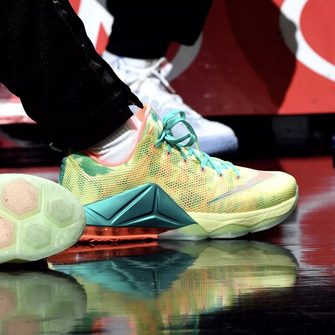 哈雷尔穿搭出场,哈雷尔穿锐步