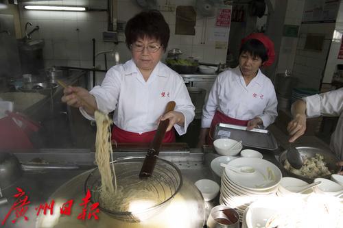 这家62岁的面店藏身长寿东路,连米其林评委都为其折服