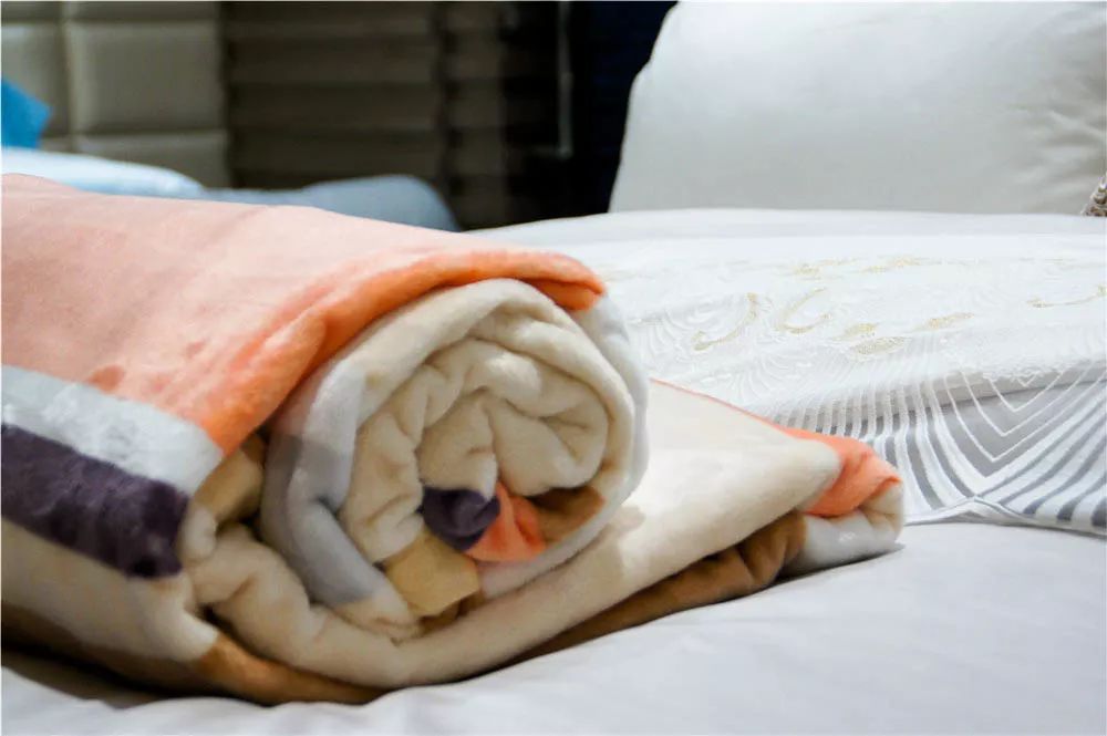 红红火火恍恍惚惚对什么,红色辟邪的寓意