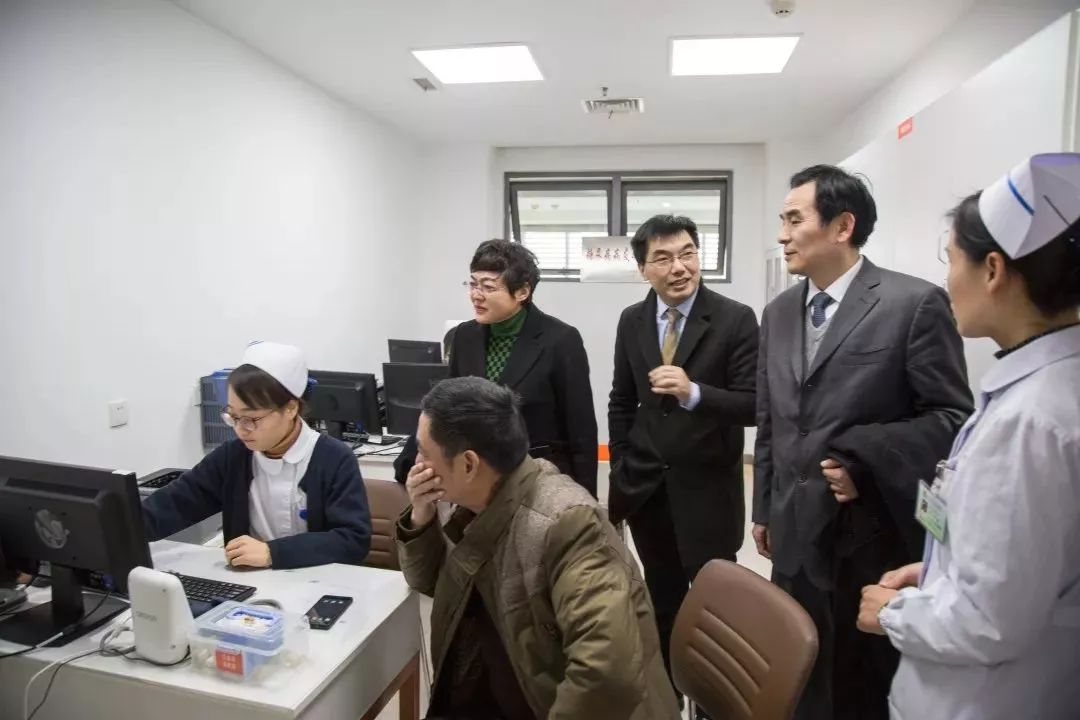 江滨医院预约门诊,江滨医院网上挂号还要取票吗