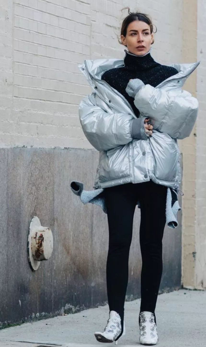 羽绒服有点黄怎么洗白,羽绒服又脏又油怎么洗