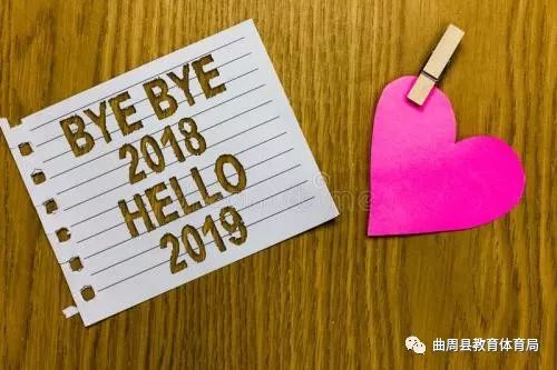 「送挂历」挂历来啦！同学们自制、讲述校园生活的挂历给您！