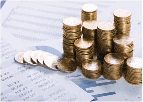 她暗示让我跟她表白,她很主动的跟我表白