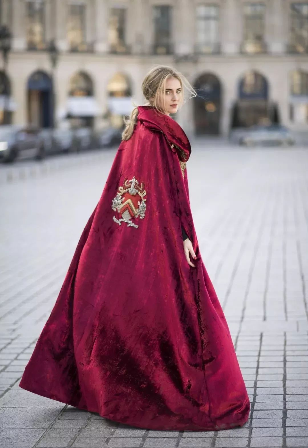 李宇春易烊千玺演绎时代感,易烊千玺穿中国红