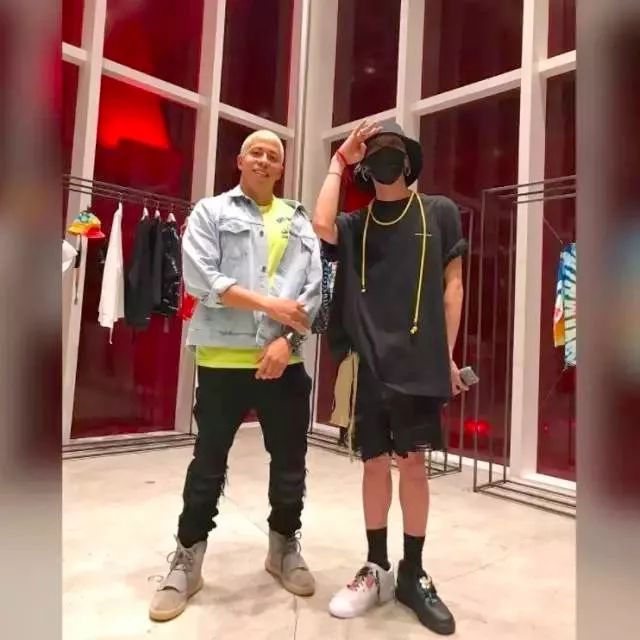 濂崇敓绌縴eezy濂界湅杩樻槸绌縜j濂界湅,yeezy绌縜j