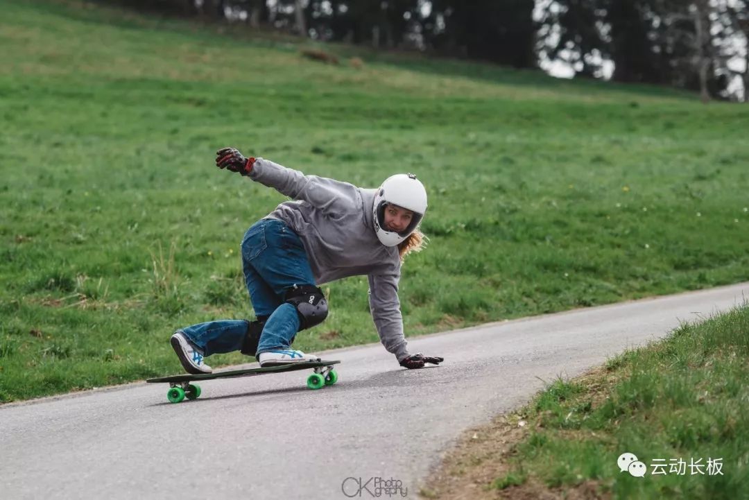 玩DH/FR？那你一定要了解这款革命性的长板专属护膝