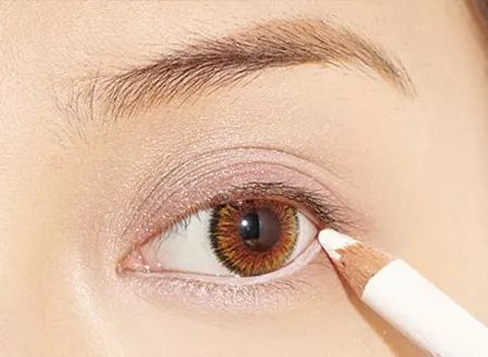 如何让眼睛变得更大更有神更好看,什么方法能让眼睛更有神