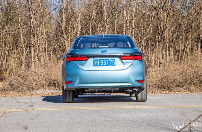 最新款卡罗拉双擎精英版试驾,卡罗拉双擎低速省油还是高速省油