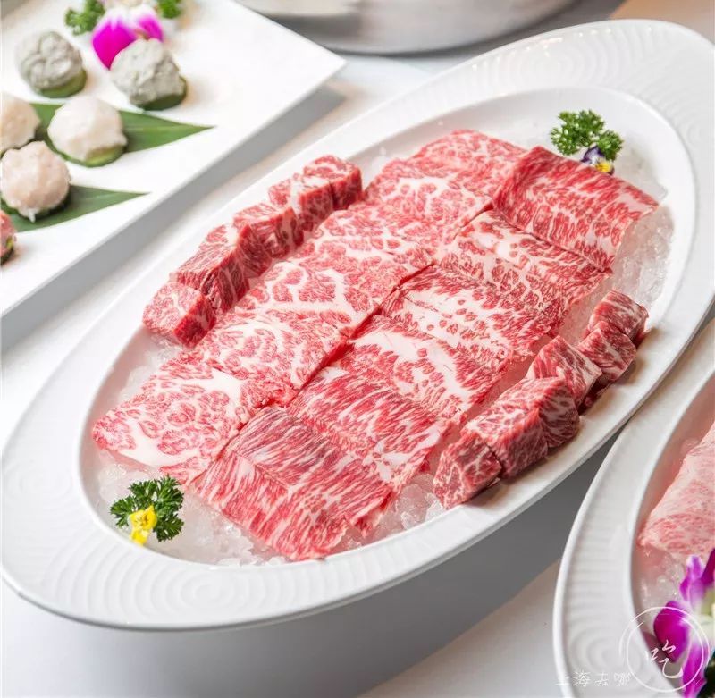 坐拥150㎡私家花园的火锅店，竟然还配空姐服务！